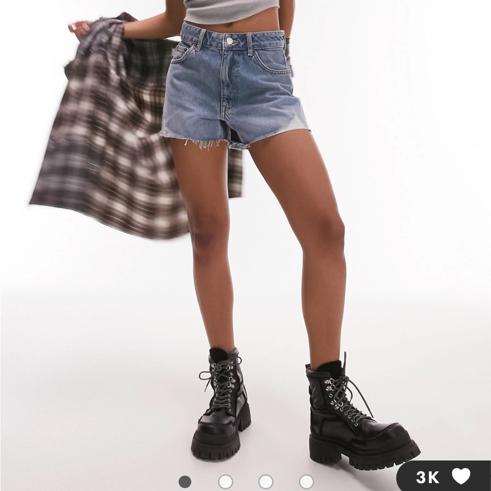 Topshop mom shorts distressed size 26 in mid blue